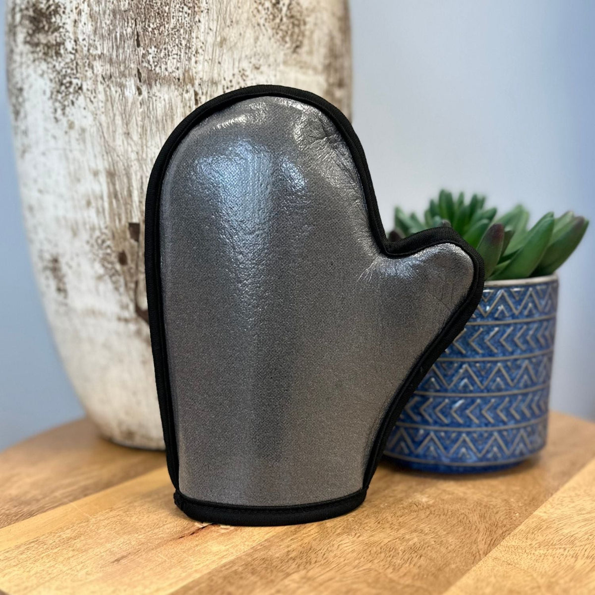 Double-Sided Velvet Tanning Mitt — Flawless Application Every Time by Rose Gold Sunless — image 2 of 2