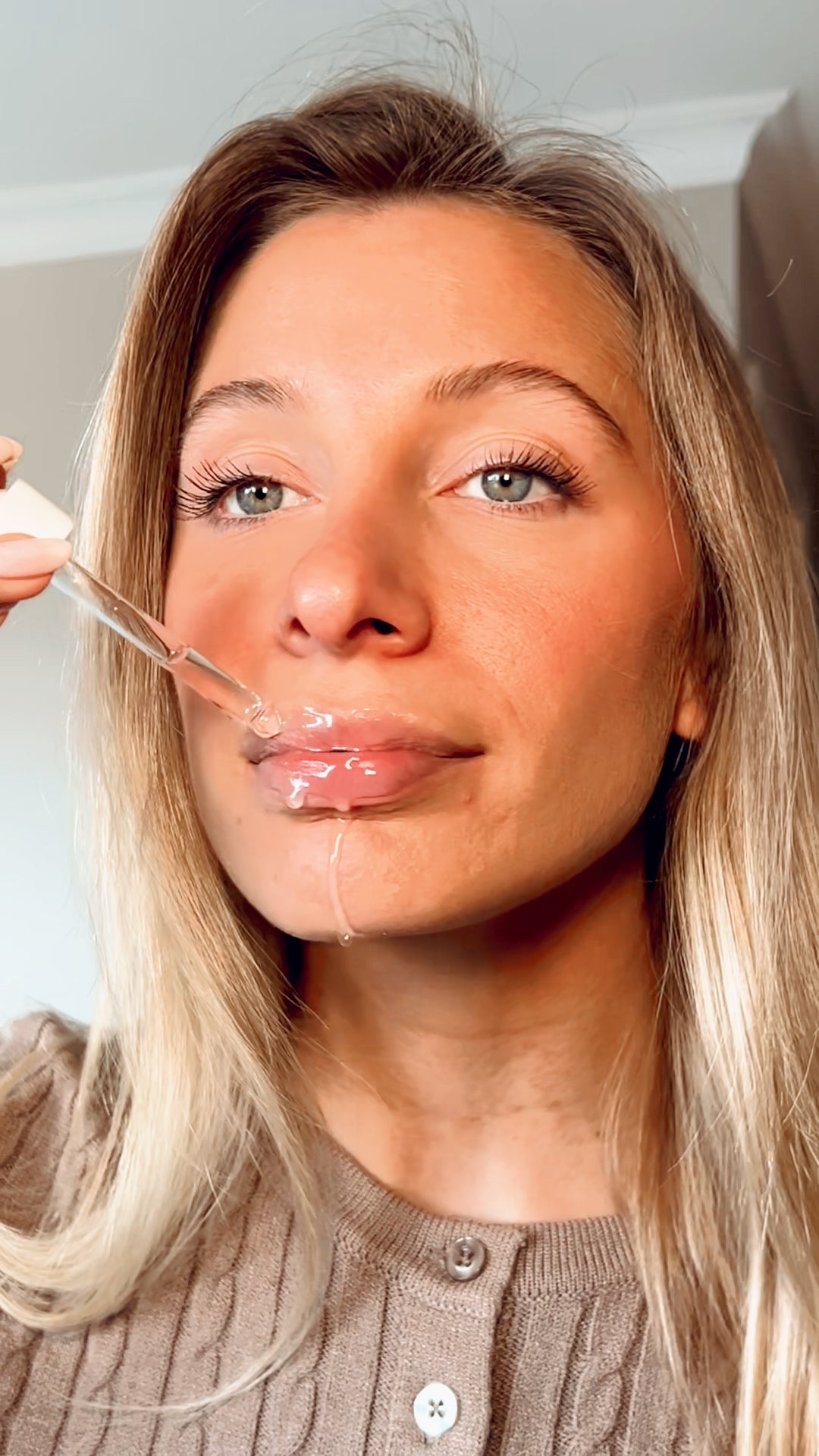 Hyaluronic Plumping Serum with Vitamin B5 + Snow Mushroom — image 3