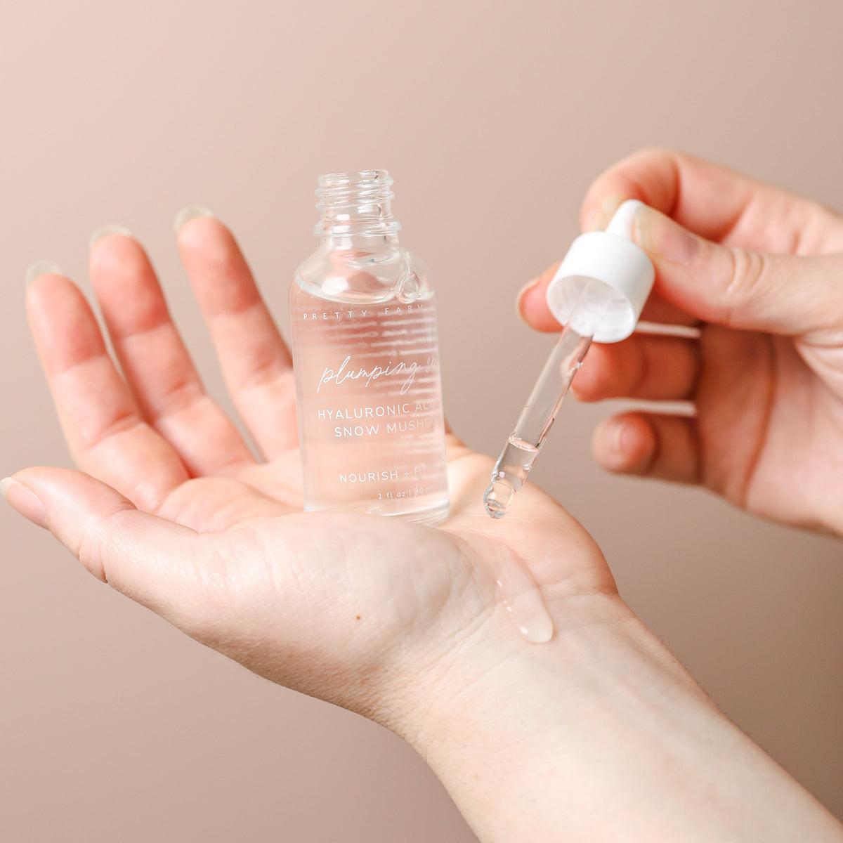Hyaluronic Plumping Serum with Vitamin B5 + Snow Mushroom — image 2