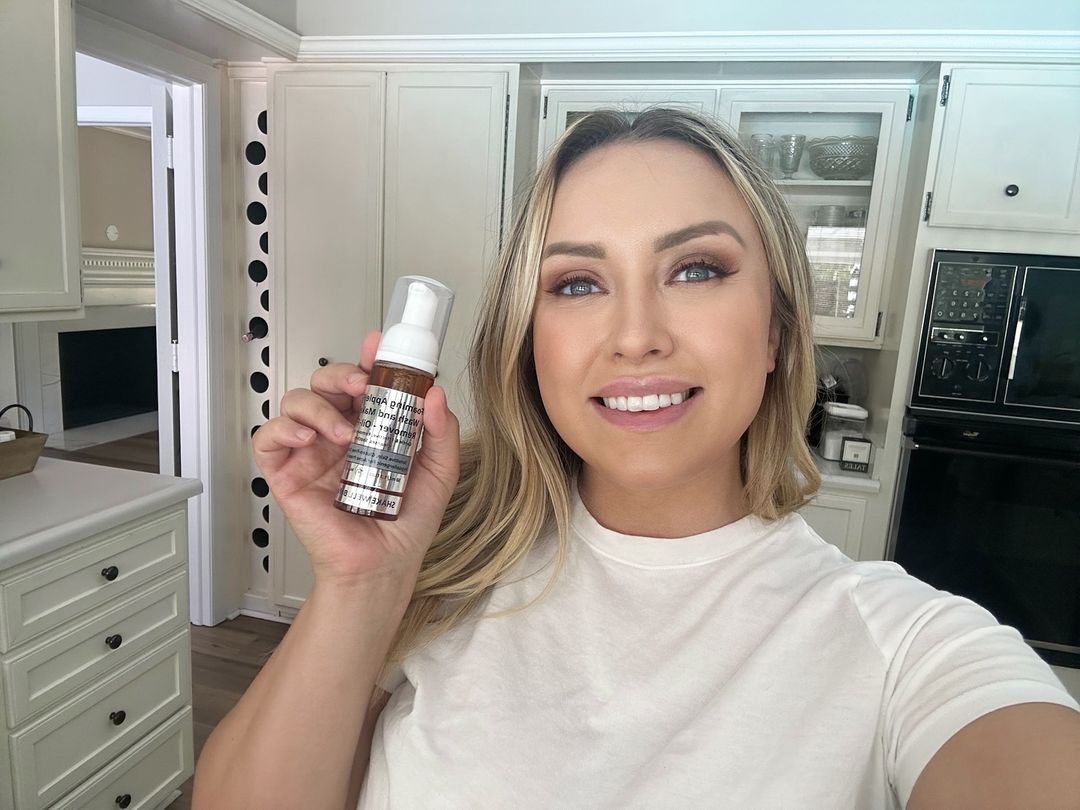 Oil-Free Foaming Face Wash for Acne-Prone Skin — image 13
