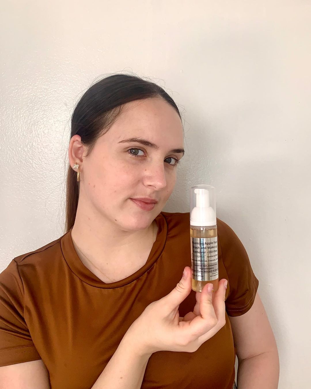 Oil-Free Foaming Face Wash for Acne-Prone Skin — image 16